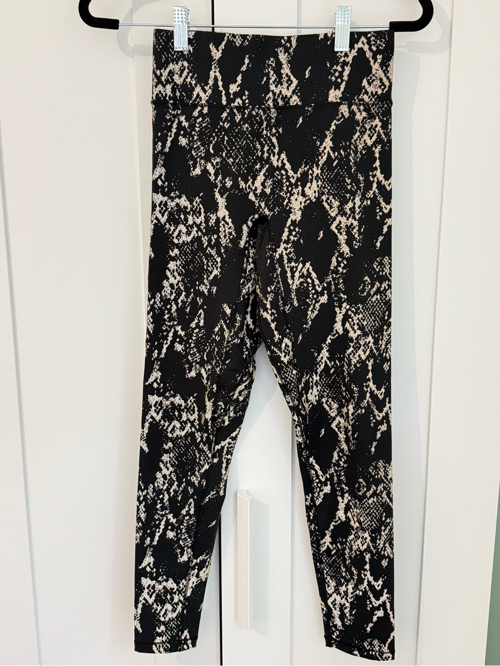 Noli Black and Cream Snake-Print Leggings